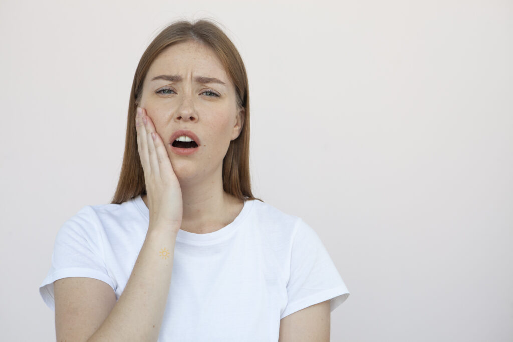 下の歯がガタガタなのを放置しておくとどうなる？