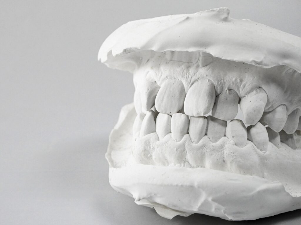歯が小さい「矮小歯」の治療方法